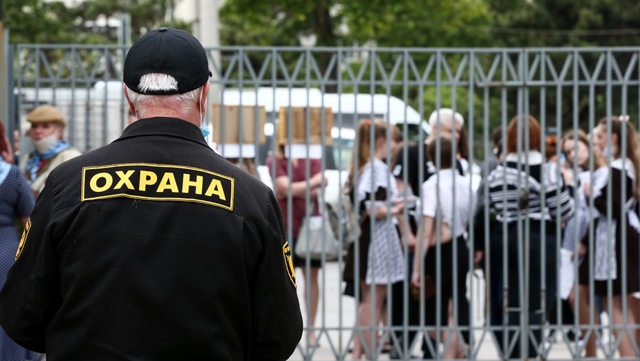 «Враг в наши школы не прорвётся!» Перед Днём знаний в школах Краснодара усилили охрану и ввели новые меры по пресечению терроризма