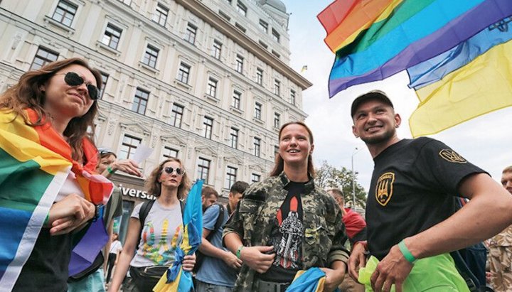 Война и «голуби». В ВСУ открыли вакансию главного «гендерного офицера»