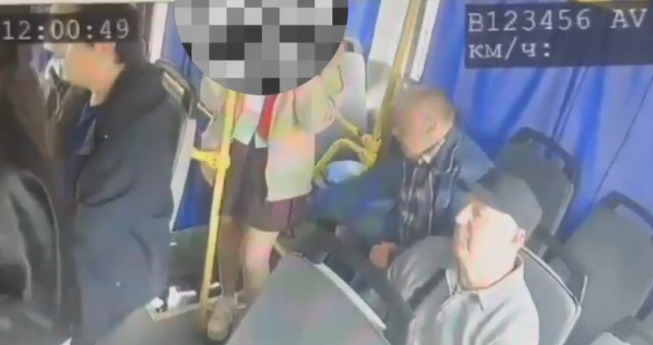  «Полиция не накажет извращенца?» В Туапсе пенсионер-извращенец засунул телефон школьнице под юбку и сделал снимок