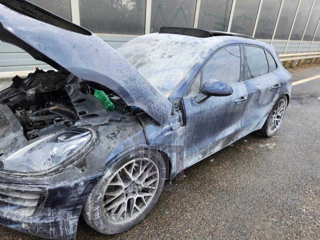 Сервис по высшему качеству!» В Краснодаре девушка сдала свой Porsche на  ремонт и получила его обратно полностью сгоревшим