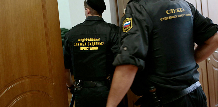 «Стал пешеходом» В Новороссийске приставы арестовали Mercedes жителя Томска за его долги и неоплаченные штрафы