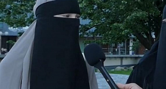 «Были Настей и Вероникой, стали Айла и Айша»: украинки уехали в Германию, приняли ислам и надели хиджабы