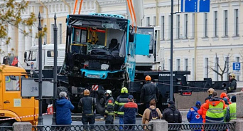 Версия о неисправных тормозах автобуса, упавшего в Мойку с моста в Питере, не подтвердилась
