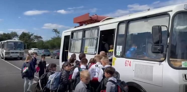Школьный маршрут в Новознаменском достал всех, довольны только чиновники