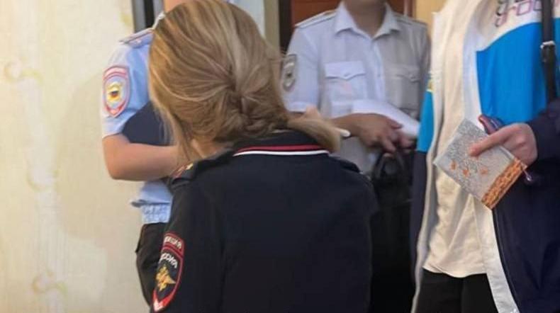 «Заплатили больше 100 тысяч, чтобы их детей допрашивали»: Сочи полицейские дважды нагрянули в детский лагерь, теперь родители не могут вернуть деньги за путёвки – ВИДЕО