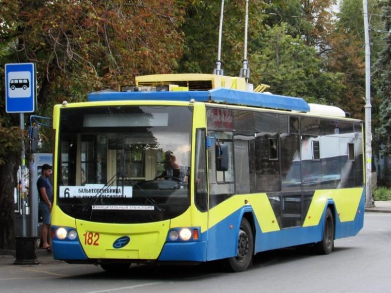 В Краснодаре семь троллейбусов изменят расписание из-за ремонта дороги