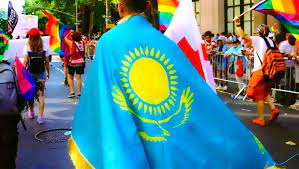 В Алма-Ате представители ЛГБТ* вышли на подиум: здравомыслящая часть общества тщетно борется с гей-культурой