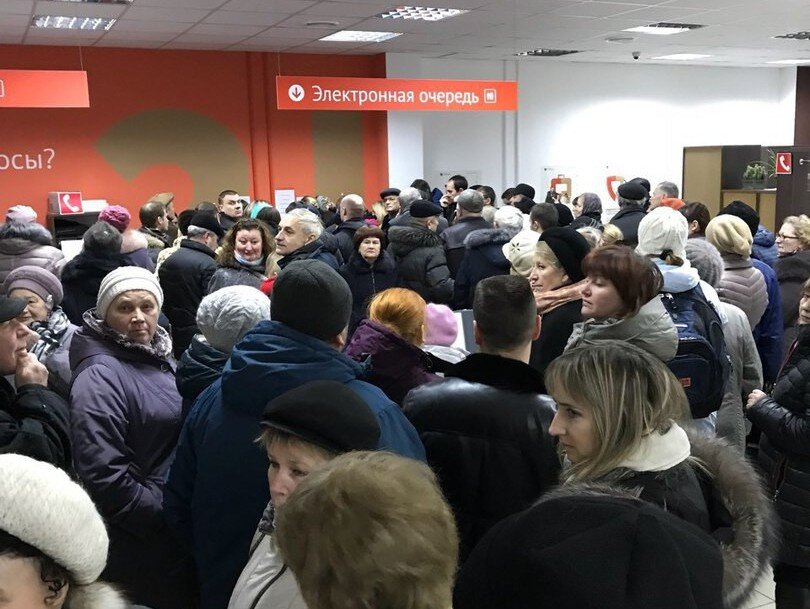 «Отыгрываются на стариках под Новый год!» В Новороссийске пенсионеры не могут вовремя получить справки для льготного проезда на общественном транспорте