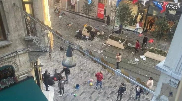 На туристической улице в Стамбуле произошел взрыв, пострадали 53 человека, есть жертвы - ВИДЕО