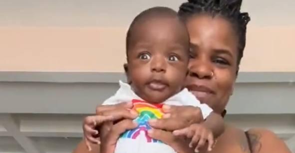 «Это малыш-гей!» Темнокожая американка сняла видео со своим младенцем в «радужном» наряде – ВИДЕО