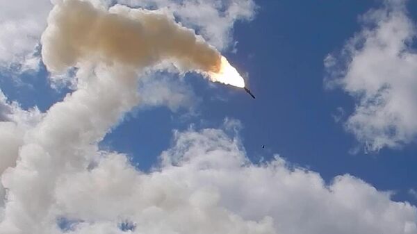 «На Украине солнце засияло ночью!» ВС РФ нанесли ракетные удары по объектам ВСУ, взрыв звучал на объекте ВПК – ВИДЕО