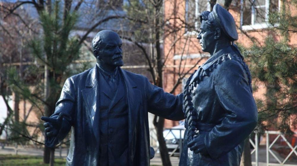 «О чём Ленин беседовал с матросом?» История старинного краснодарского памятника