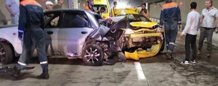 Массовая авария в Сочи: в тоннеле встретились два автомобиля и «ГАЗель»
