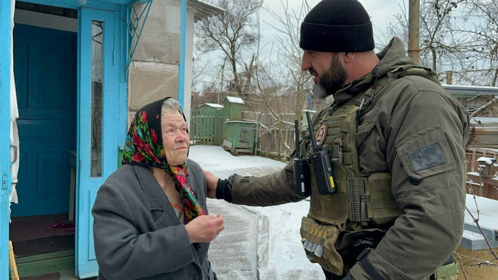 «Слава освободителям!» Жители Авдеевки со слезами на глазах встретили российских военнослужащих
