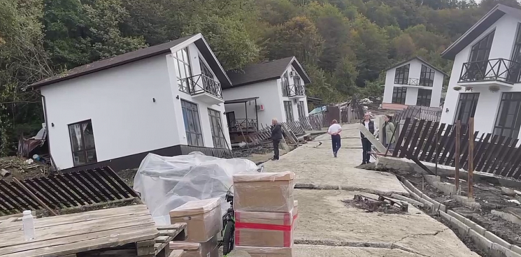 Блогер: «уехавшие» дома в Сергей Поле были построены в опасной зоне