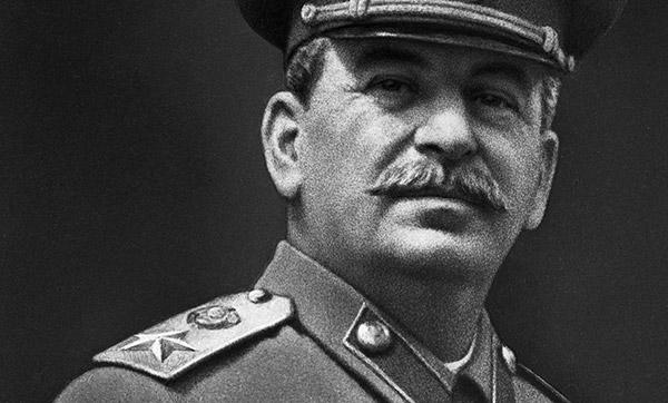 Отдохнувший и загоревший Сталин вернулся на Кубань: в Сириусе заметили «Отца народов» на электросамокате - ВИДЕО