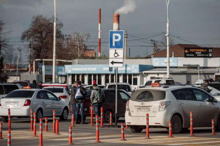 Дороги в центре Краснодара разгрузят с помощью высоких цен на парковку 