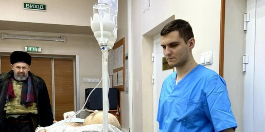 «Говорил родным, что разгружает гуманитарку в Ростове, а сам помогал раненым бойцам и медикам»: 20-летний краснодарец месяц проработал в донецкой больнице