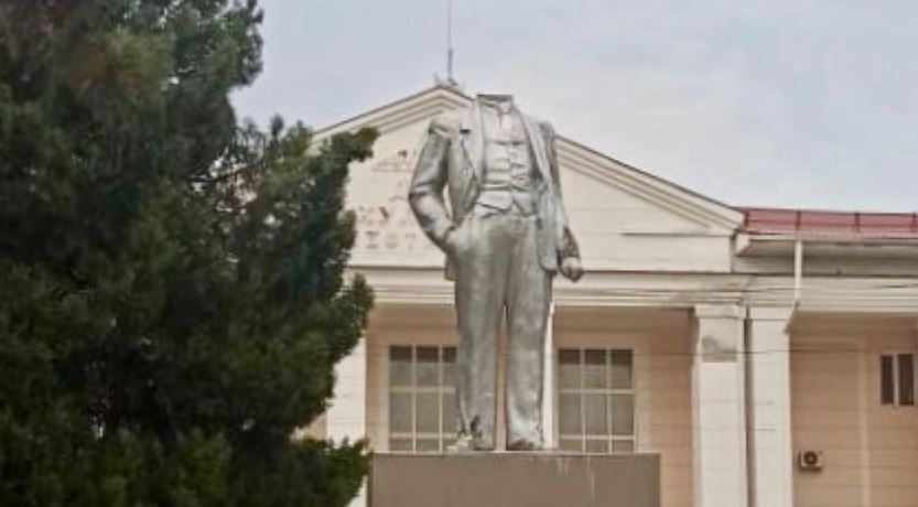 Вандал, повредивший памятник Ленину в Абинском районе, пойдет под суд