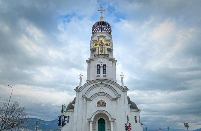 Кощунство в Новороссийске: в храме полураздетый парень ругался матом