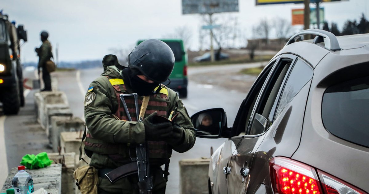 «Мобилизация под дулом автомата»: на Украине билборды зовут идти в ВСУ, а военкомы приезжают к призывникам с оружием – ВИДЕО