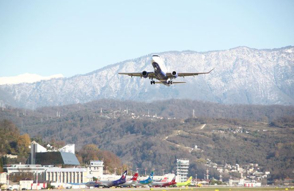 Аэропорт Сочи будет временно принимать рейсы из соседних аэропортов