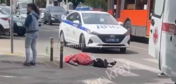 В кубанской столице на дороге неподалёку от вокзала Краснодар-1 скончалась женщина – ВИДЕО