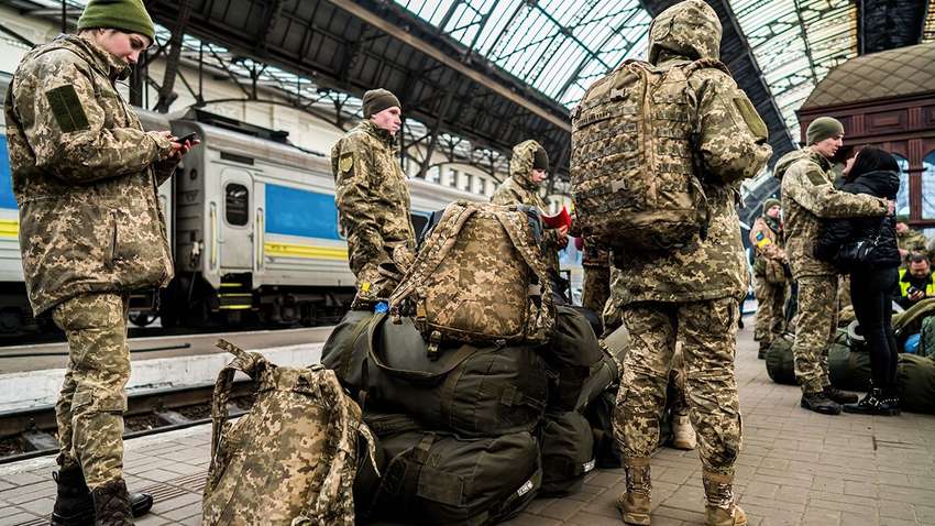 «Военкомы силой утаскивают призывников!» Глава СНБО Украины назвал видео с задержаниями мужчин происками Кремля – ВИДЕО