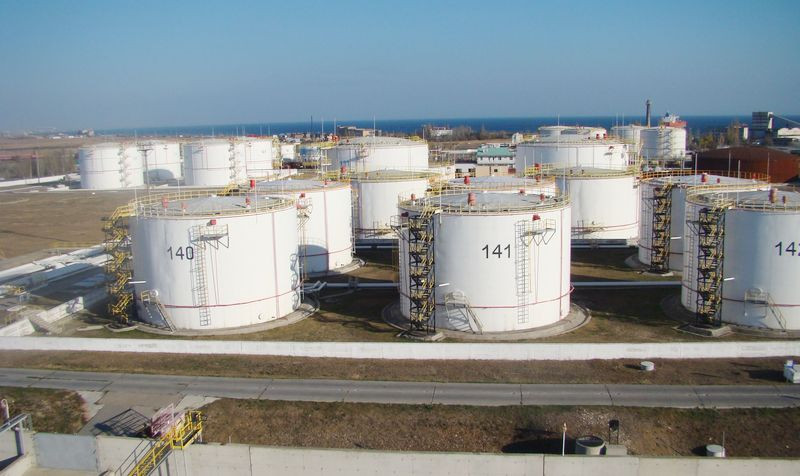 Бизнес-консультант присвоил себе акции на 600 миллионов от продажи крупнейшей в Крыму нефтебазы
