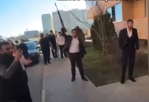 Перекрыли движение и стреляли из автомата. В Краснодаре полиция ищет участников свадебного кортежа