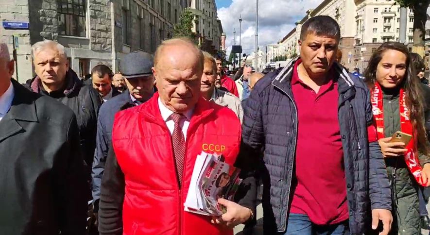 В Москве Зюганов вывел КПРФ протестовать против силового давления на кандидатов перед выборами, силовики пытались разогнать акцию – ВИДЕО 