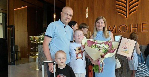 Юбилейного четырехмиллионного туриста встретили в Сочи