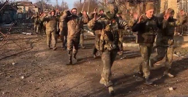 Украинские военные массово сдаются в плен в Горско-Золотом котле – ВИДЕО