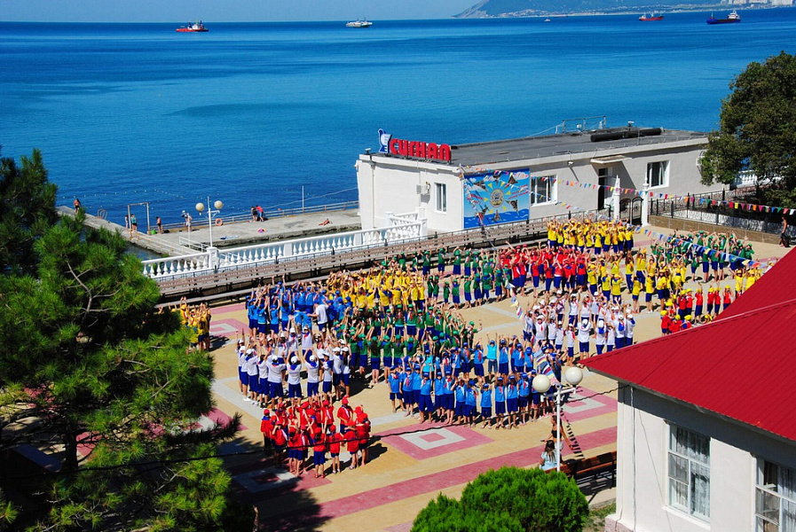 В лагерях Краснодарского края отдыхают более 450 детей из ЛНР и ДНР