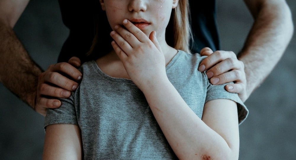 «Ты самый честный парень на свете!» Жители Краснодара задержали мигранта из Средней Азии, который приставал к 11-летней девочке – ВИДЕО