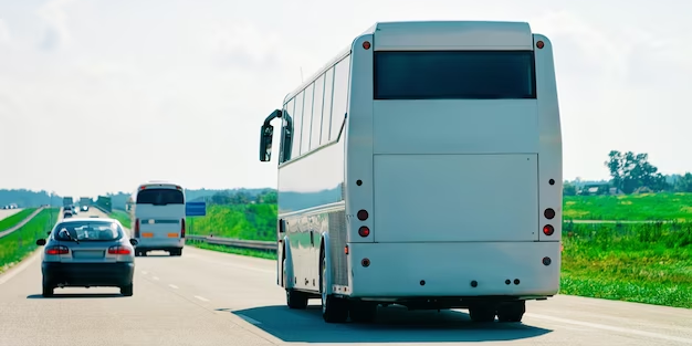 «Чудом не улетел в кювет!» В Краснодаре у автобуса оторвались колёса прямо во время движения? – ВИДЕО