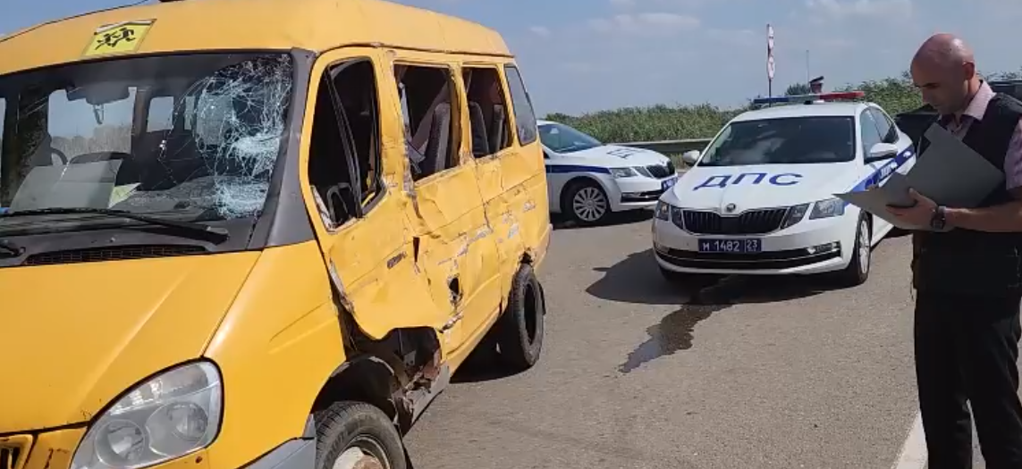 «Виновного посадят, а ребёнка не воскресят»: на Кубани юный футболист погиб в аварии с грузовиком, ещё двое подростков пострадали - ВИДЕО