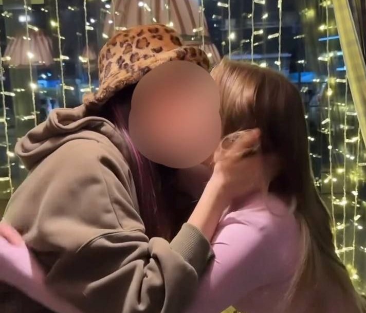 «Поцеловались в засос и обменялись кольцами»: полиция Краснодара проверяет девушек на пропаганду ЛГБТ* 