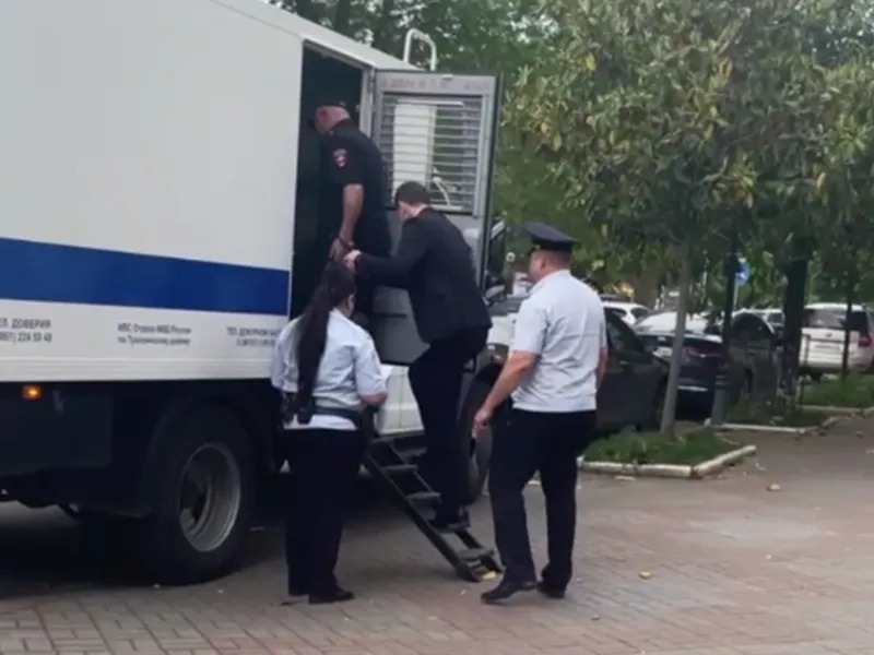 Из мздоимца в мошенники. Экс-начальника по торговле в Туапсинском районе задержали за крупную взятку, а наказали за мошенничество 