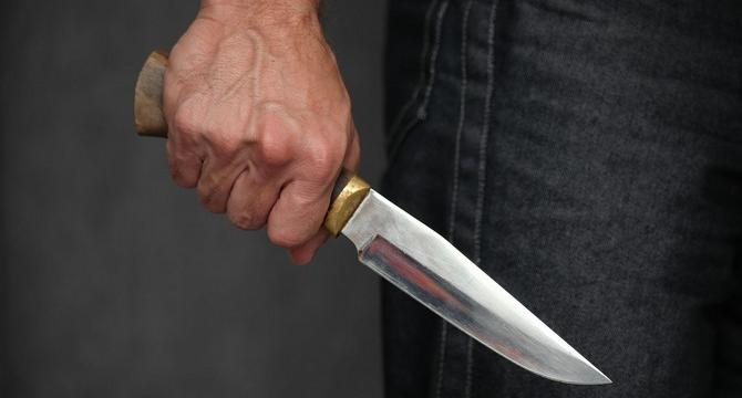 В Казахстане мужчина изрезал ножом жену - она ушла от него месяц назад