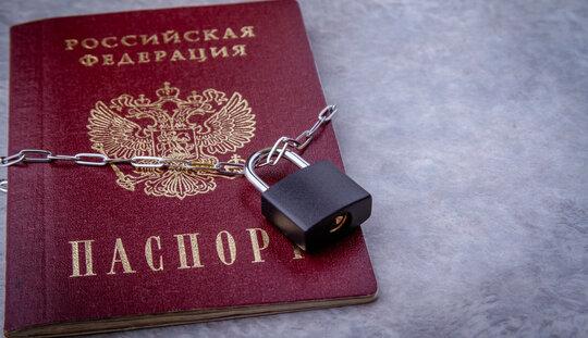 «Круги бюрократического ада для жителей Донбасса»: на Кубани женщине, лишённой гражданства после 30 лет жизни в РФ, вернули паспорт