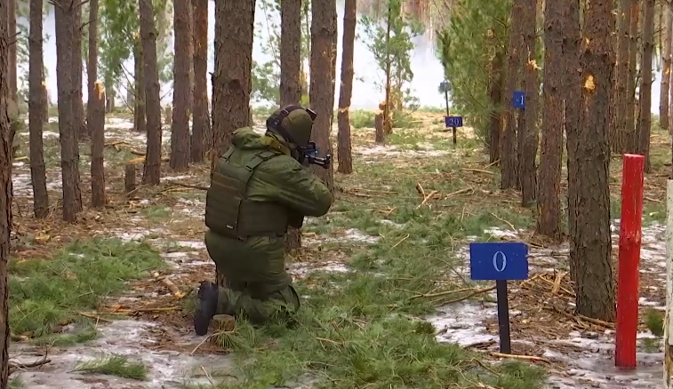 «Штурмовики не знают преград!» Минобороны показало подготовку ВС РФ в лесу в тыловом районе СВО – ВИДЕО