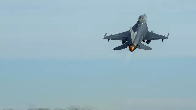 «Совпадение?» В Польше взорвался оружейный завод, а в Госдуме назвали законными целями аэродромы, с которых будут взлетать F-16 за пределами Украины