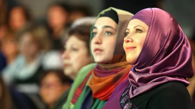 «Крестики можно - хиджабы нельзя»: в Ростовской области отчислили мусульманок из-за традиционной одежды?
