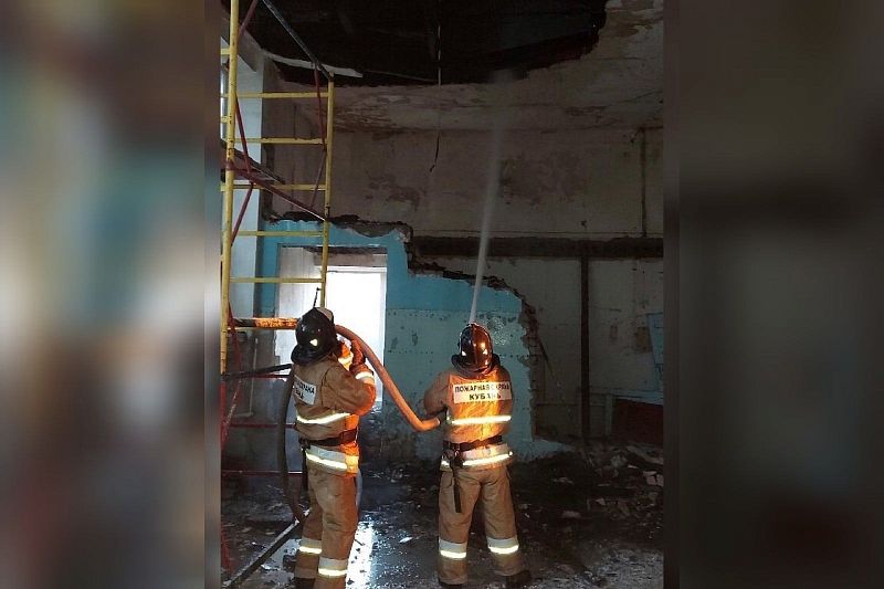 В Северском районе потушили пожар в школе
