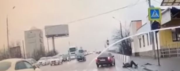 В Краснодаре Hyundai сбил сотрудника ДПС – ВИДЕО