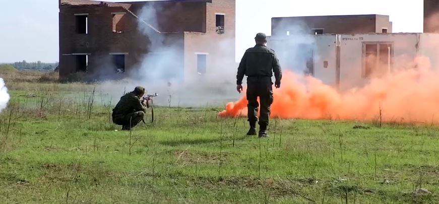 Призванные в рамках частичной мобилизации россияне учатся правильно метать гранаты и стрелять из гранатомёта – ВИДЕО 