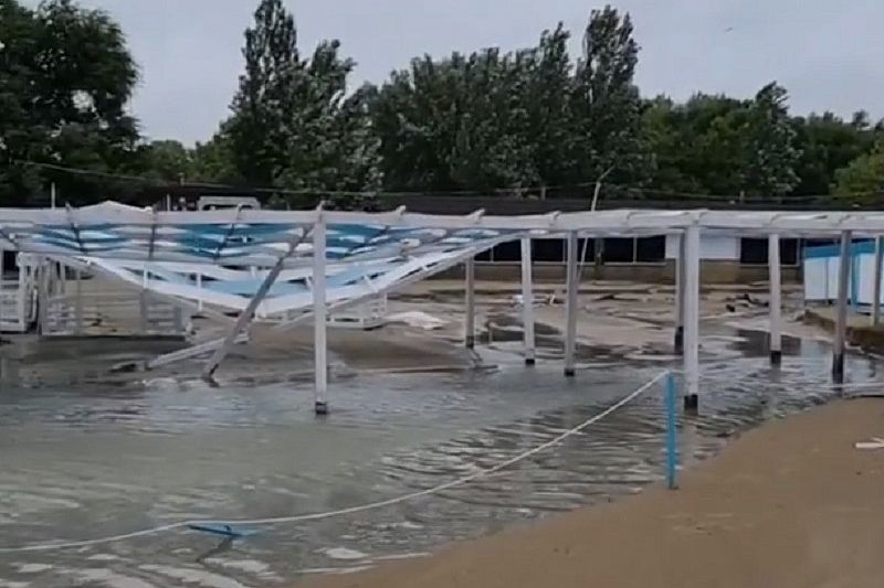 Режим ЧС введён в Анапе. Центральный пляж смыло