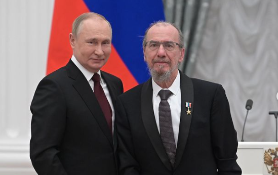 В момент скандалов в Кубанском хоре Захарченко присвоили звание Героя Труда