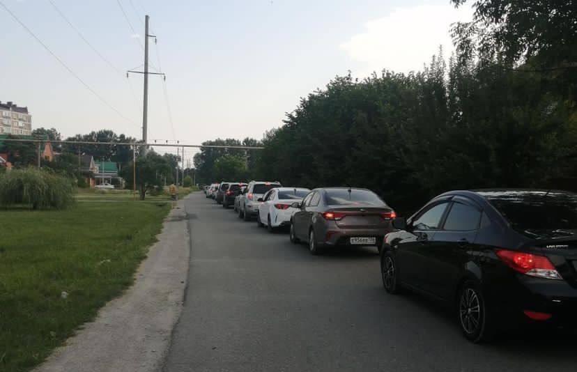 На Кубани несмотря на непогоду образовались пробки на трассе к Чёрному морю